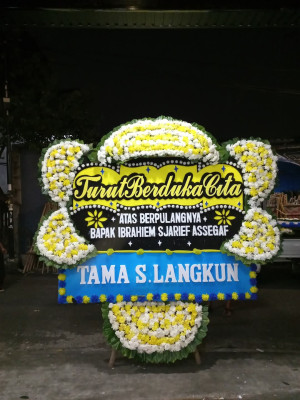 Papan Bunga Duka di Mugirejo